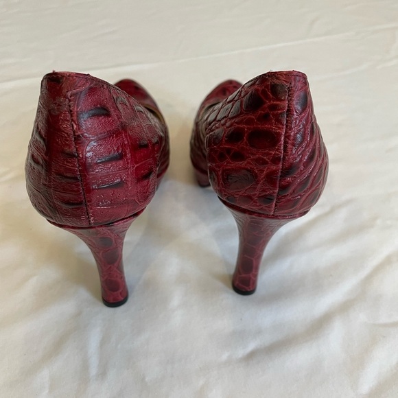 Talbots burgundy faux snakeskin 4 inch platform heels size 6 - Picture 4 of 9